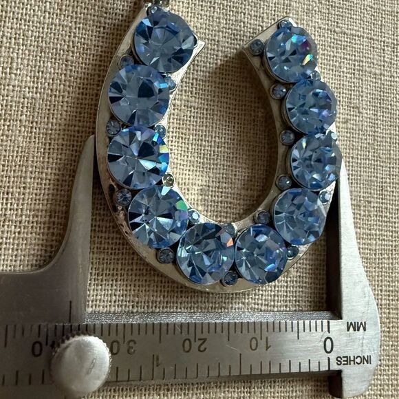 SPARKLING BLUE HORSESHOE PENDANT 💎 LUCKY VIBES - Picture 7 of 17